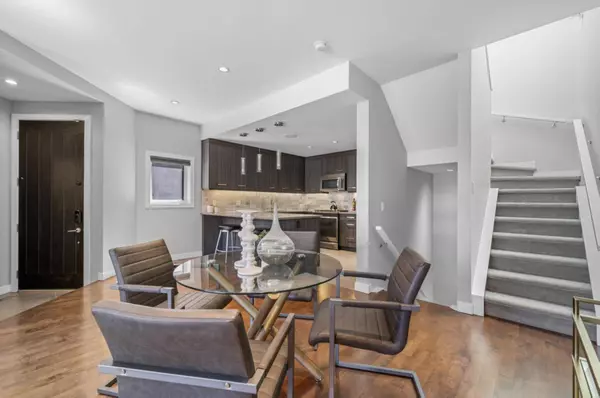 1818 Kensington RD NW #2, Calgary, AB T2T 5W3