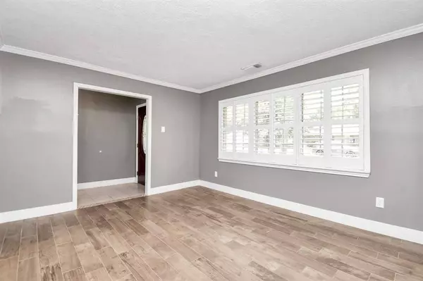 2821 Frostwood CIR, Dickinson, TX 77539