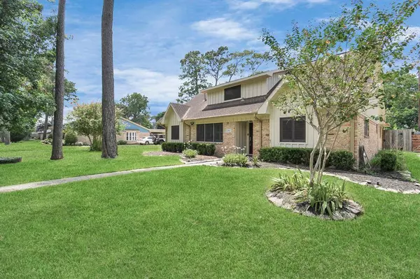 2821 Frostwood CIR, Dickinson, TX 77539