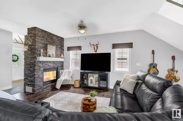 155 CALEDONIA DR, Leduc, AB T9E 0N2