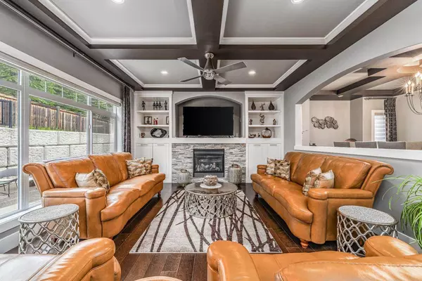 36 Rockyvale GN NW, Calgary, AB T3G 0E3