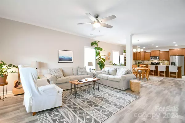 1456 Winter DR, Statesville, NC 28677