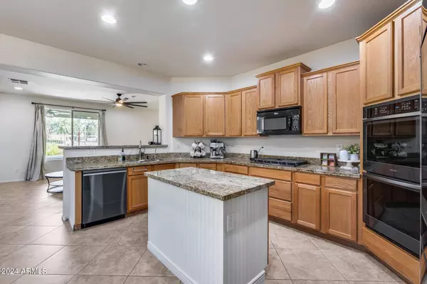 16572 W LINCOLN Street, Goodyear, AZ 85338