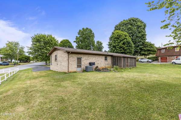1209 Vanleer AVE, Johnson City, TN 37604