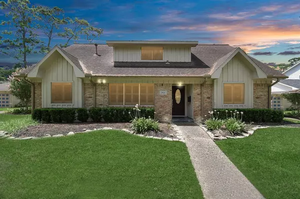 2821 Frostwood CIR, Dickinson, TX 77539