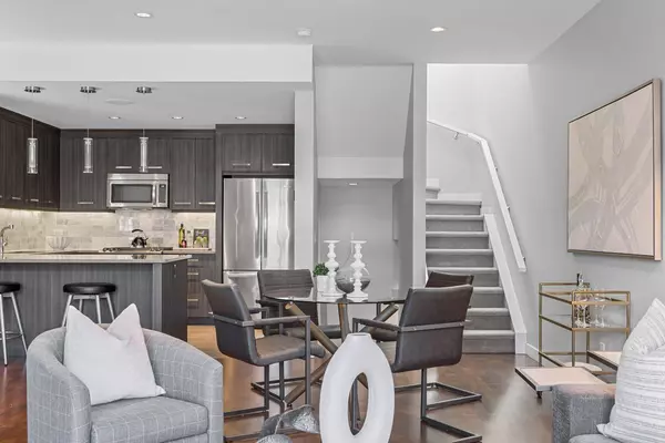 1818 Kensington RD NW #2, Calgary, AB T2T 5W3