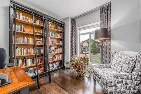 36 Rockyvale GN NW, Calgary, AB T3G 0E3