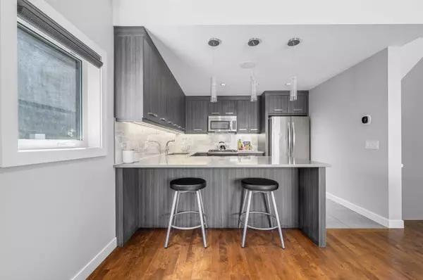 1818 Kensington RD NW #2, Calgary, AB T2T 5W3