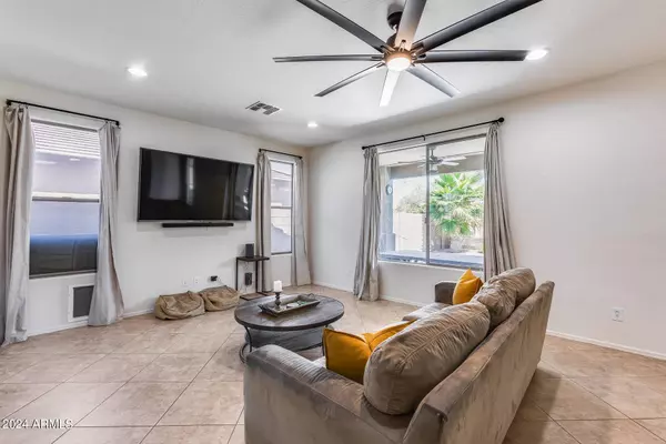 16572 W LINCOLN Street, Goodyear, AZ 85338