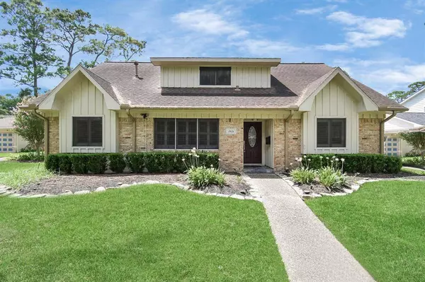 2821 Frostwood CIR, Dickinson, TX 77539