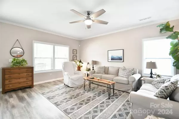 1456 Winter DR, Statesville, NC 28677