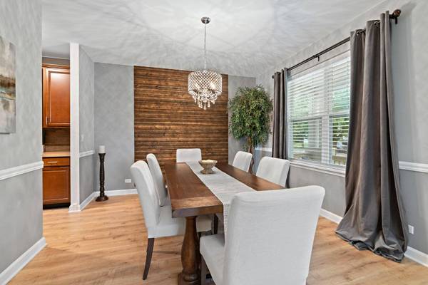 3134 Heritage Pkwy, Elgin, IL 60124