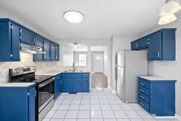 704 Carbondale Dr, Oak Grove, KY 42262