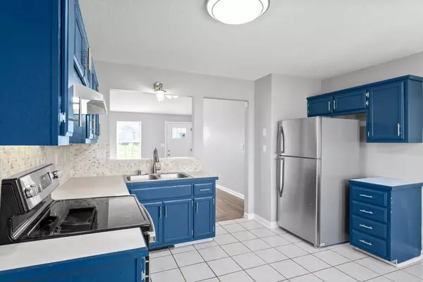 704 Carbondale Dr, Oak Grove, KY 42262