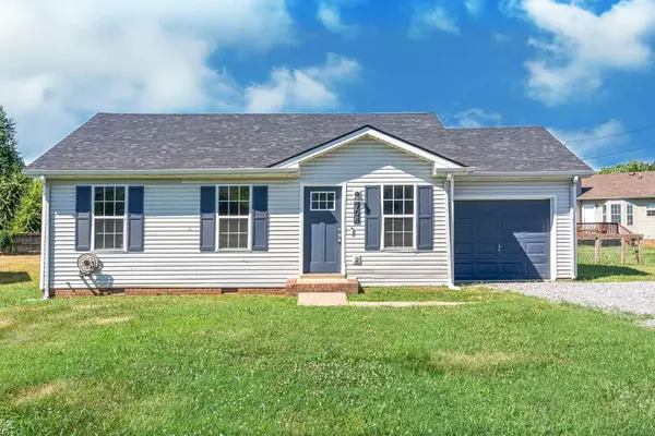 704 Carbondale Dr, Oak Grove, KY 42262