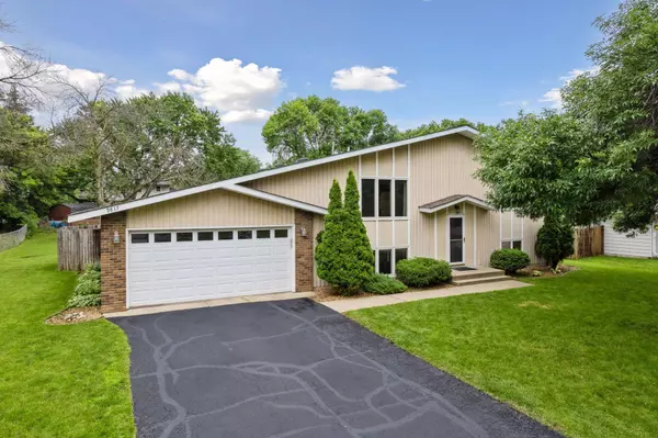 9817 York Curve S, Bloomington, MN 55431