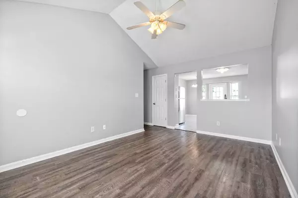 704 Carbondale Dr, Oak Grove, KY 42262