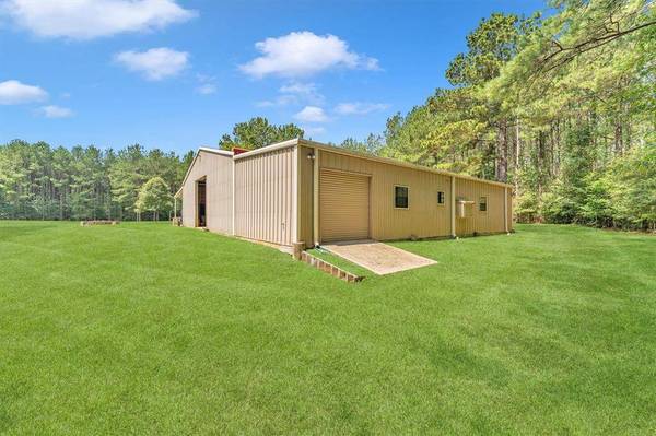 631 Ellisor RD, New Waverly, TX 77358