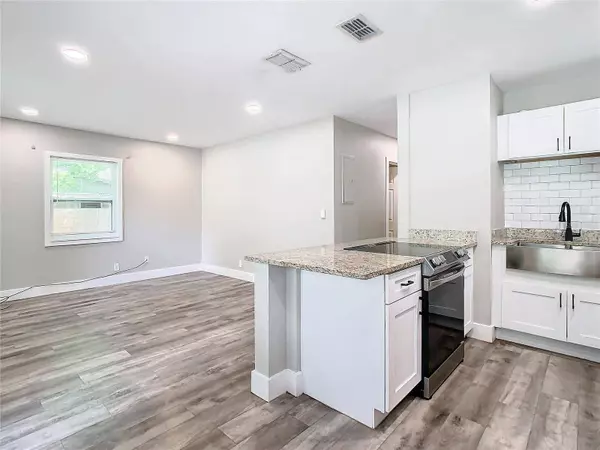 7012 FILBERT LN, Tampa, FL 33637