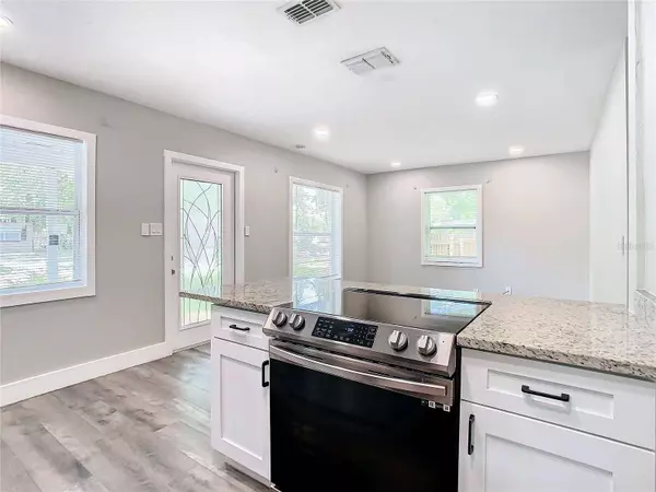 7012 FILBERT LN, Tampa, FL 33637