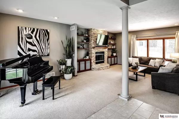 4014 N 152 Avenue, Omaha, NE 68116