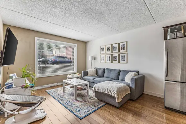 2200 Woodview DR SW #905, Calgary, AB T2W 3N6