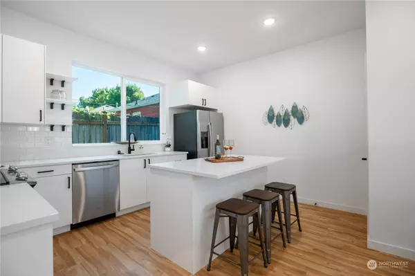 9226 21st AVE SW #B, Seattle, WA 98106