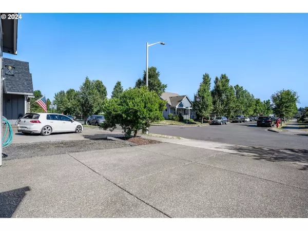 817 PINTAIL ST, Silverton, OR 97381