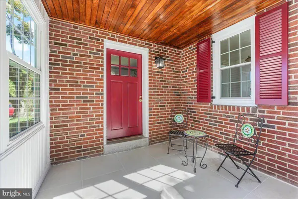 8 WOODSWAY RD, Wilmington, DE 19809