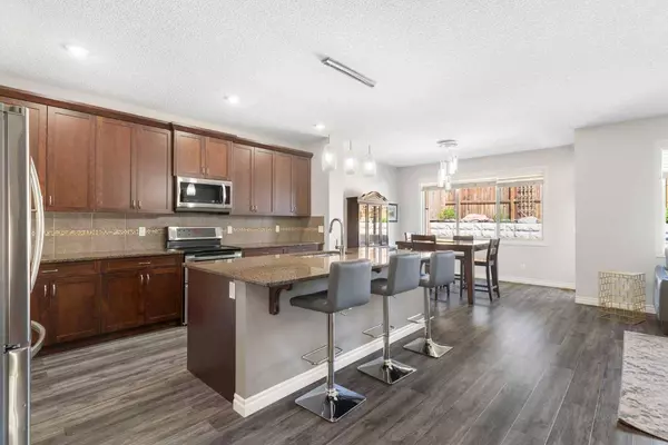 209 Heritage BLVD, Cochrane, AB T4C 0S6