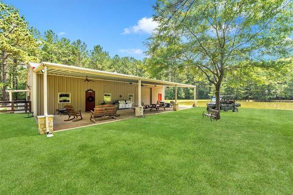 631 Ellisor RD, New Waverly, TX 77358