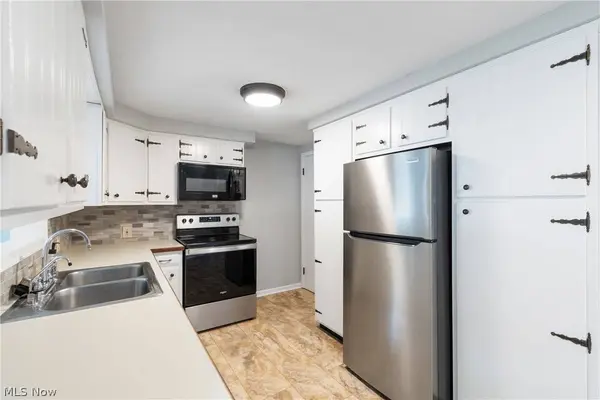 2441 49th ST NE, Canton, OH 44705