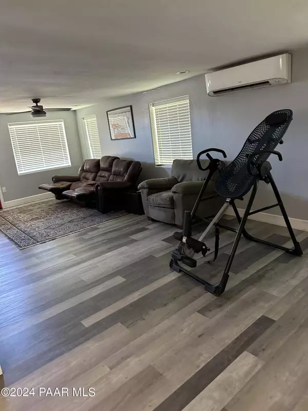 22650 W Old Highway 66, Seligman, AZ 86337