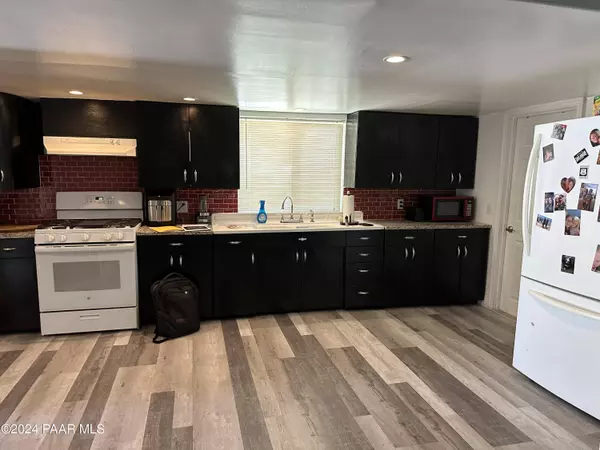 22650 W Old Highway 66, Seligman, AZ 86337