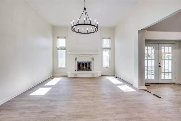 1509 N Woodridge Dr, Wichita, KS 67206