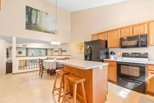 17325 Sunray CIR SW, Prior Lake, MN 55372