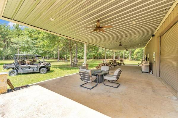 631 Ellisor RD, New Waverly, TX 77358