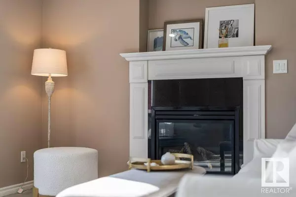 2527 38A ST NW, Edmonton, AB T6L 4L6