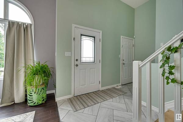 4006 37A AV NW, Edmonton, AB T6L 7A1