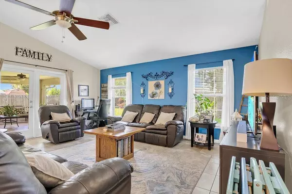 833 S ATMORE CIR, Deltona, FL 32725