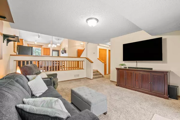 17325 Sunray CIR SW, Prior Lake, MN 55372