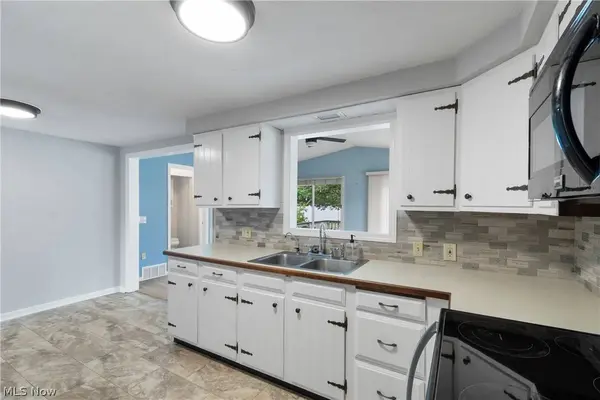 2441 49th ST NE, Canton, OH 44705