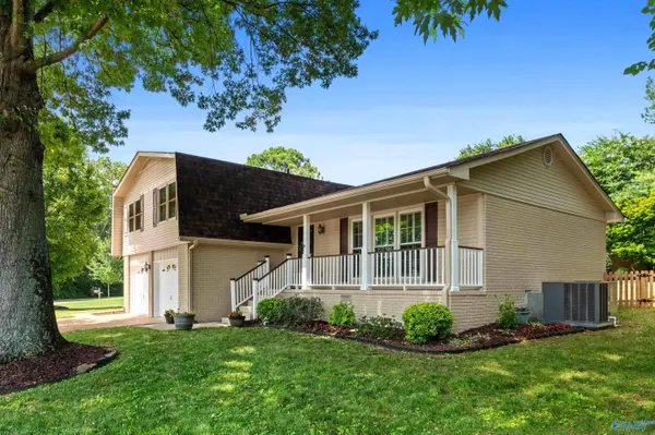 7807 Springbrook Drive SE, Huntsville, AL 35802