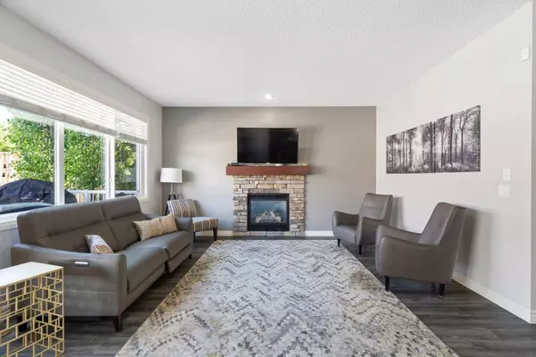 209 Heritage BLVD, Cochrane, AB T4C 0S6