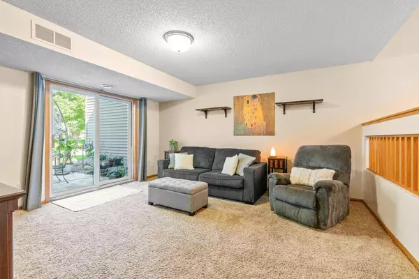 17325 Sunray CIR SW, Prior Lake, MN 55372