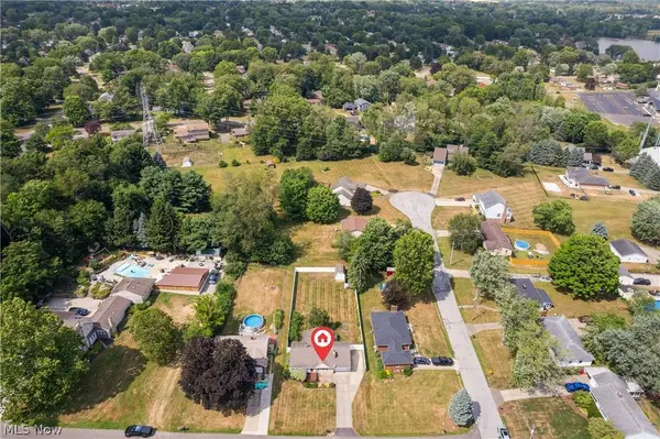 2441 49th ST NE, Canton, OH 44705