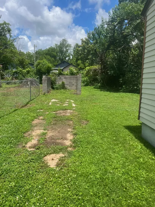 2132 HUNTER AVE, Memphis, TN 38108