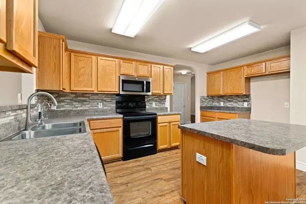 7830 BLACK OAK PASS, San Antonio, TX 78223-3888