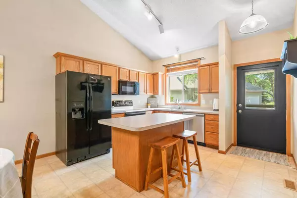 17325 Sunray CIR SW, Prior Lake, MN 55372