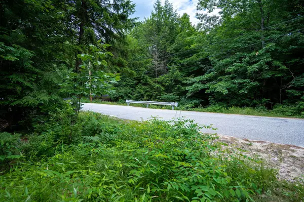 36 Reservoir RD, Paris, ME 04281